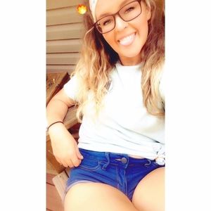 Meet your Posher, Becca